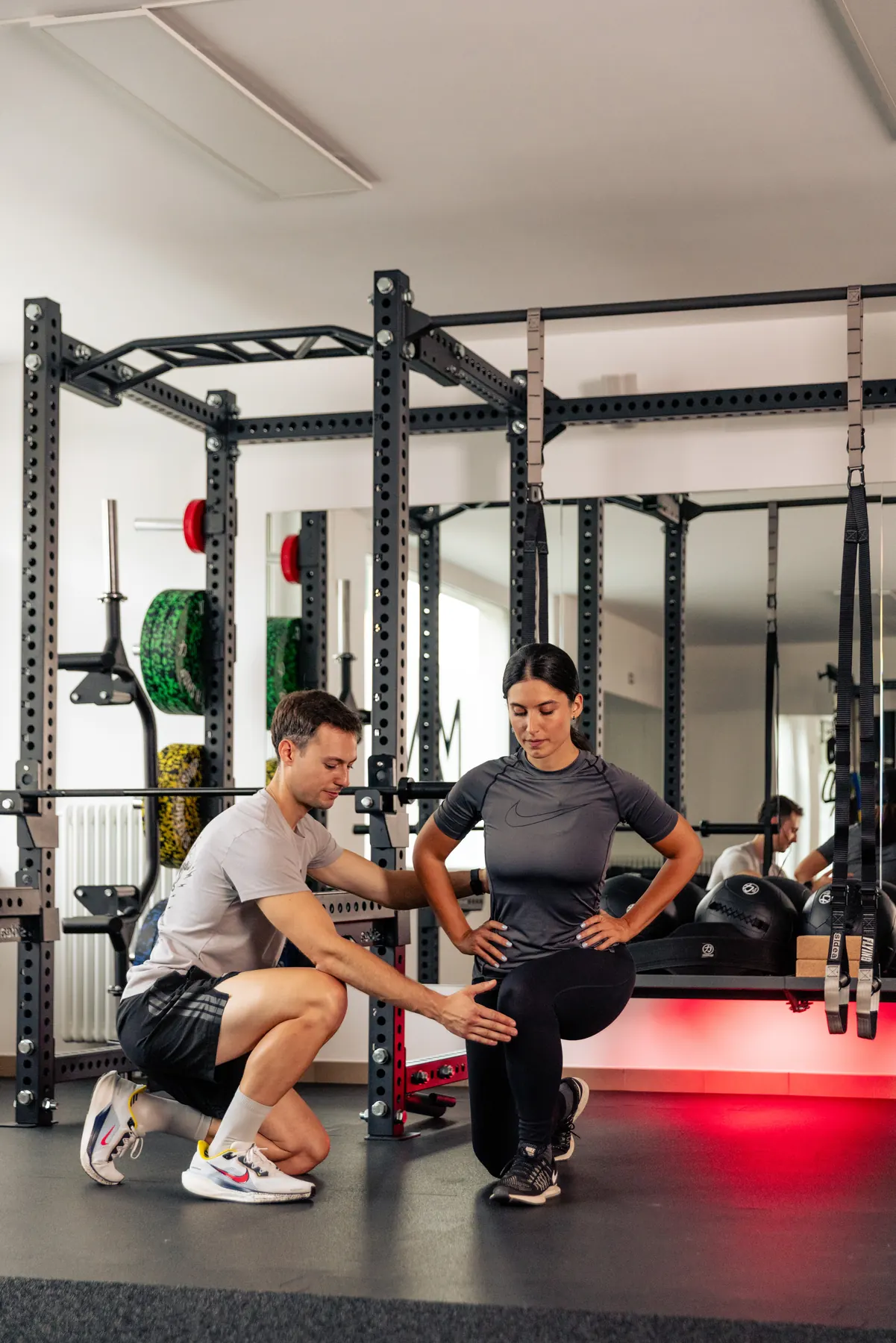 Esercizio di mobilità seguito da un personal trainer AM Sport