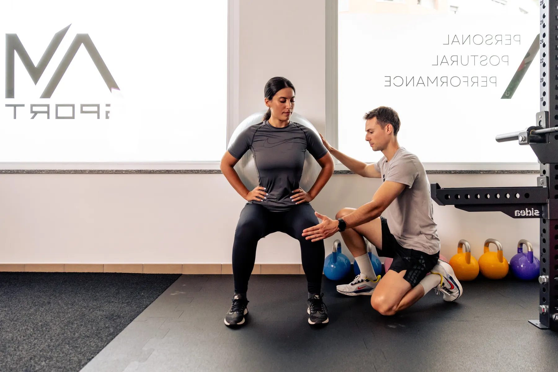 Personal trainer durante una sessione one-to-one